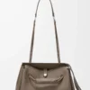 Grand sac Madrid en cuir de veau grainé souple Taupe
