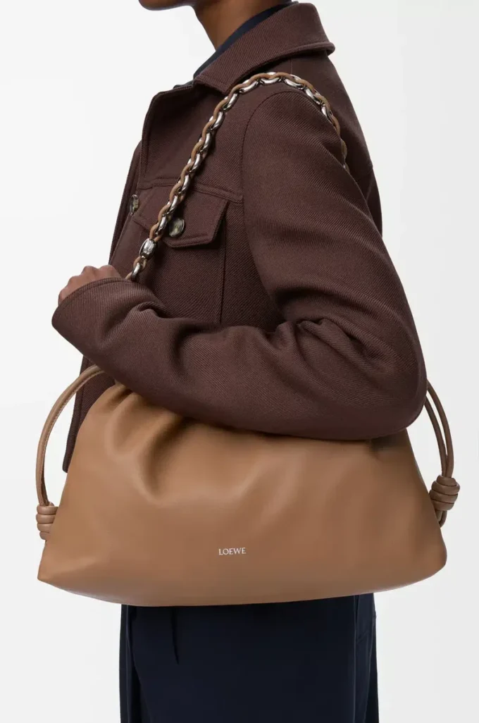 Grand sac à main Flamenco en cuir d&rsquo;agneau nappa moelleux Mocha