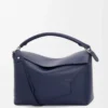 Grand sac Puzzle Edge en cuir de veau classique bleu abysse Grand sac Puzzle Edge en cuir de veau classique bleu abysse