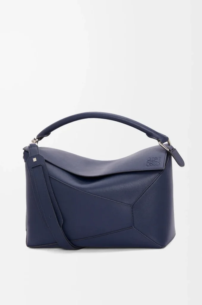 Grand sac Puzzle Edge en cuir de veau classique bleu abysse Grand sac Puzzle Edge en cuir de veau classique bleu abysse