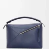 Grand sac Puzzle Edge en cuir de veau classique bleu abysse Grand sac Puzzle Edge en cuir de veau classique bleu abysse