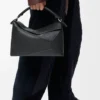Grand sac Puzzle Edge en cuir de veau grainé noir