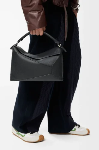 Grand sac Puzzle Edge en cuir de veau grainé noir