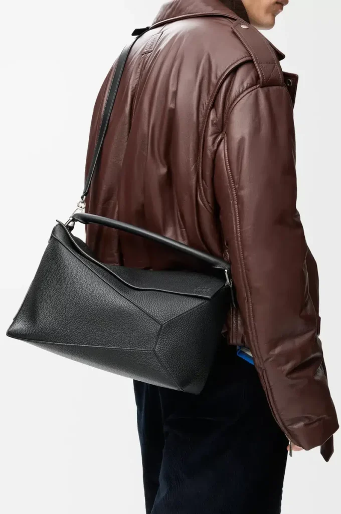 Grand sac Puzzle Edge en cuir de veau grainé noir