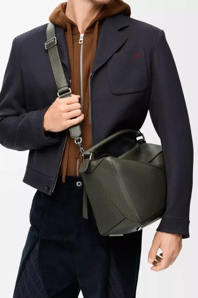 Grand sac Puzzle en cuir de veau grainé souple Kaki foncé Grand sac Puzzle en cuir de veau grainé souple Kaki foncé