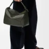 Grand sac Puzzle en cuir de veau grainé souple Kaki foncé Grand sac Puzzle en cuir de veau grainé souple Kaki foncé