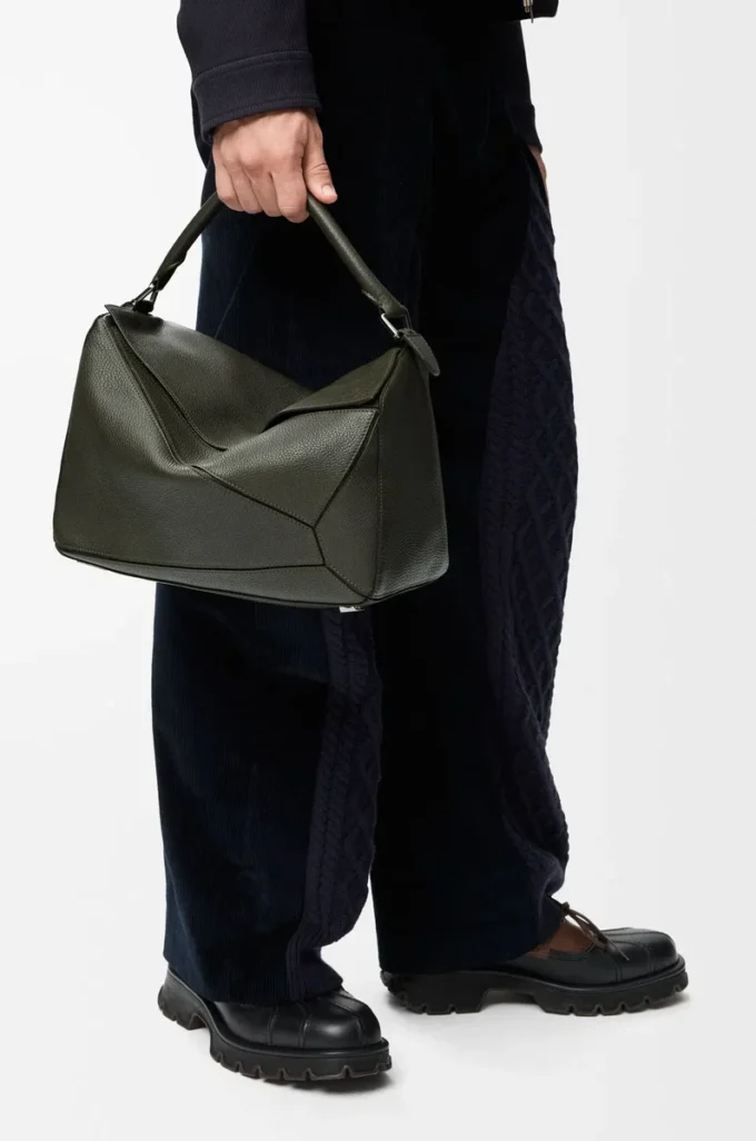Grand sac Puzzle en cuir de veau grainé souple Kaki foncé Grand sac Puzzle en cuir de veau grainé souple Kaki foncé