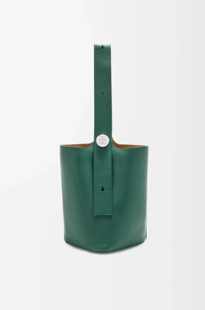 Grand sac seau Pebble en cuir de veau grainé souple Evergreen Grand sac seau Pebble en cuir de veau grainé souple Evergreen