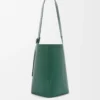 Grand sac seau Pebble en cuir de veau grainé souple Evergreen Grand sac seau Pebble en cuir de veau grainé souple Evergreen