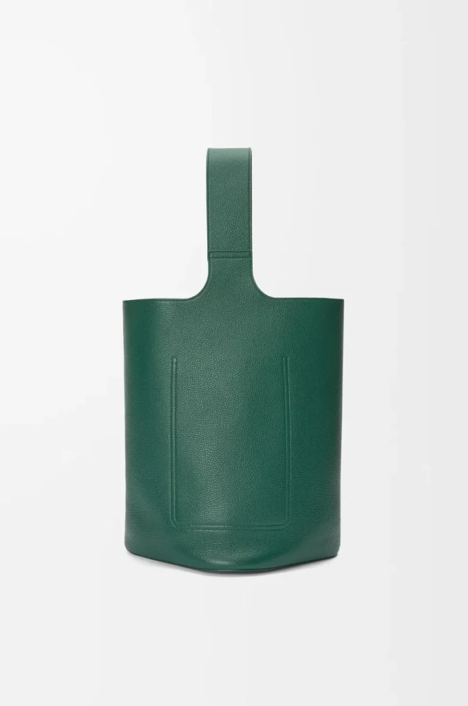 Grand sac seau Pebble en cuir de veau grainé souple Evergreen Grand sac seau Pebble en cuir de veau grainé souple Evergreen