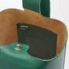 Grand sac seau Pebble en cuir de veau grainé souple Evergreen Grand sac seau Pebble en cuir de veau grainé souple Evergreen
