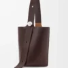 Grand sac seau Pebble en cuir de veau grainé souple Oxblood Grand sac seau Pebble en cuir de veau grainé souple Oxblood