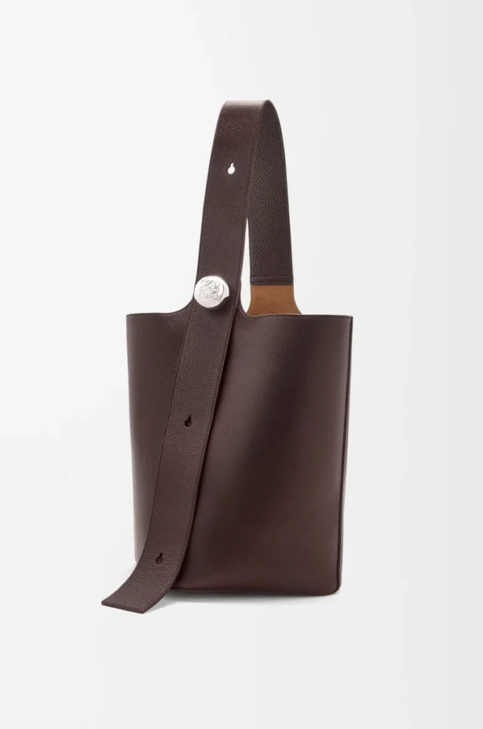 Grand sac seau Pebble en cuir de veau grainé souple Oxblood Grand sac seau Pebble en cuir de veau grainé souple Oxblood