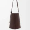 Grand sac seau Pebble en cuir de veau grainé souple Oxblood Grand sac seau Pebble en cuir de veau grainé souple Oxblood