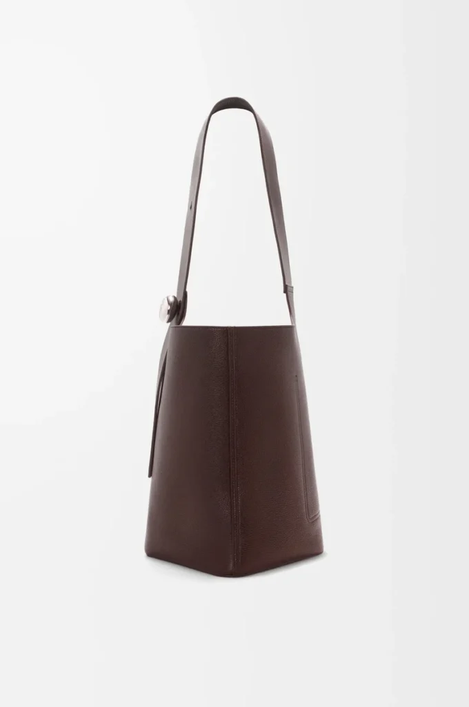 Grand sac seau Pebble en cuir de veau grainé souple Oxblood Grand sac seau Pebble en cuir de veau grainé souple Oxblood