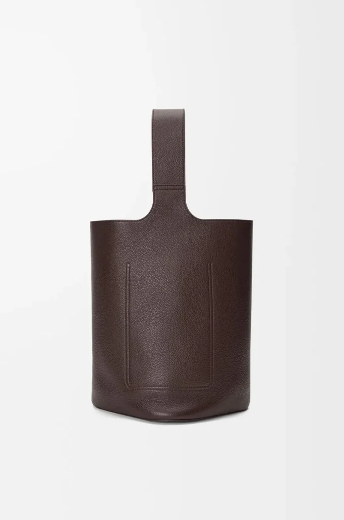 Grand sac seau Pebble en cuir de veau grainé souple Oxblood Grand sac seau Pebble en cuir de veau grainé souple Oxblood