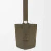 Grand sac seau Pebble en cuir de veau suédé Dark Olive