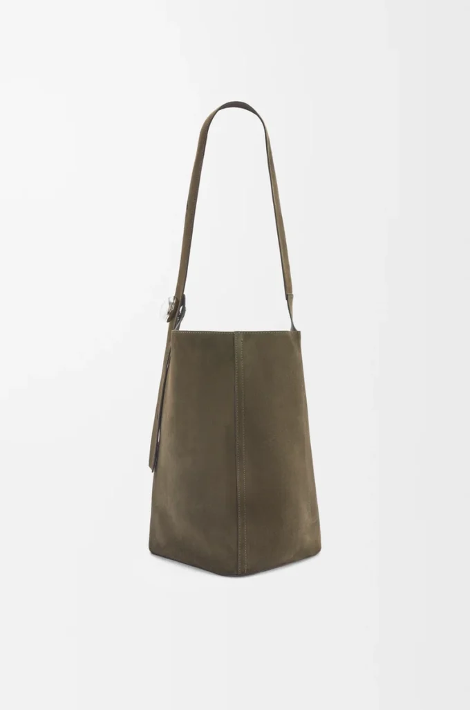 Grand sac seau Pebble en cuir de veau suédé Dark Olive