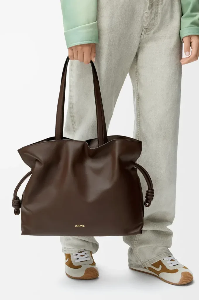 Grande pochette Flamenco en cuir de veau nappa Chocolate Grande pochette Flamenco en cuir de veau nappa Chocolate