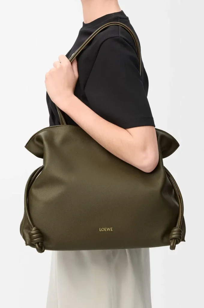 Grande pochette Flamenco en cuir de veau nappa Dark Khaki Grande pochette Flamenco en cuir de veau nappa Dark Khaki