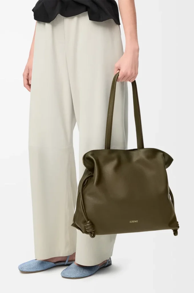 Grande pochette Flamenco en cuir de veau nappa Dark Khaki Grande pochette Flamenco en cuir de veau nappa Dark Khaki