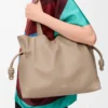 Grande pochette Flamenco en cuir de veau nappa Sand