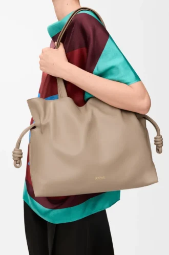 Grande pochette Flamenco en cuir de veau nappa Sand