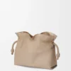 Grande pochette Flamenco en cuir de veau nappa Sand