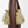 Grande pochette Flamenco en cuir de veau nappa vert argile