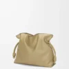 Grande pochette Flamenco en cuir de veau nappa vert argile