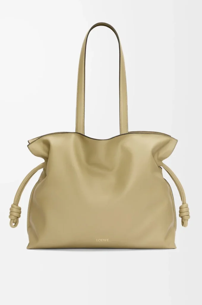 Grande pochette Flamenco en cuir de veau nappa vert argile