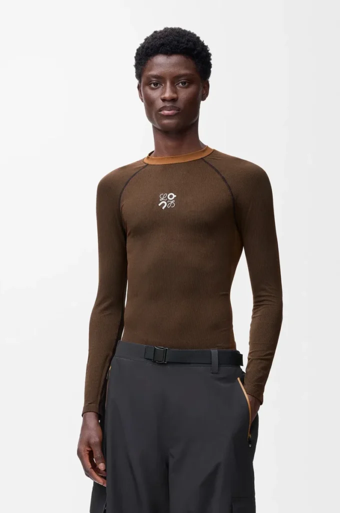 Haut à manches longues en jersey technique couleur caramel