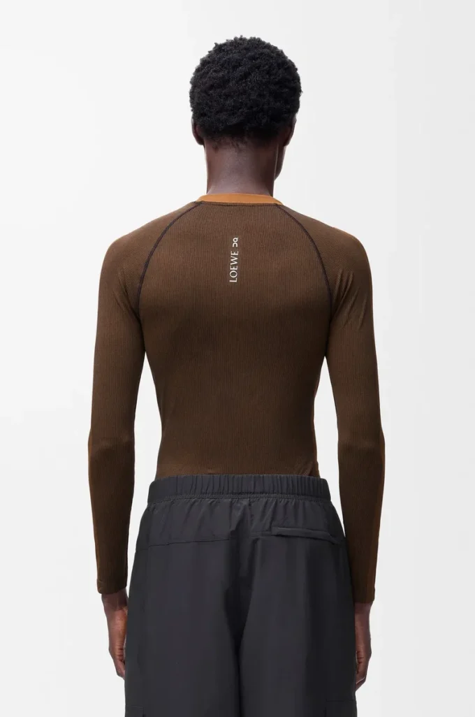 Haut à manches longues en jersey technique couleur caramel