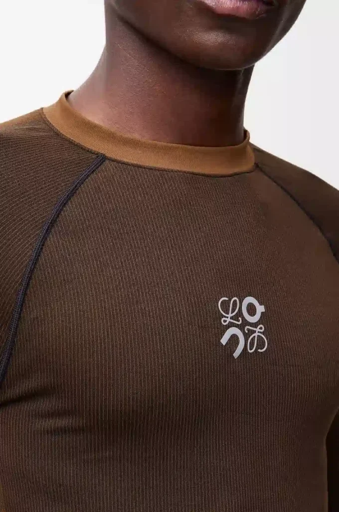 Haut à manches longues en jersey technique couleur caramel