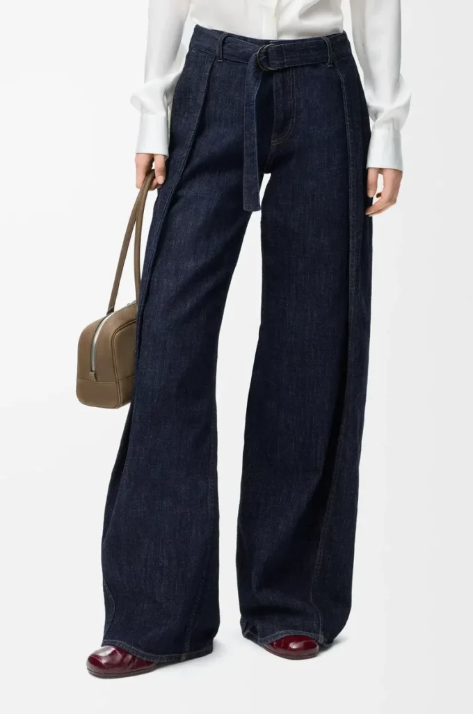 Jean à ceinture en denim bleu indigo Jean à ceinture en denim bleu indigo