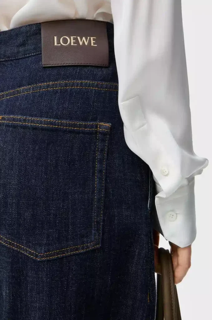 Jean à ceinture en denim bleu indigo Jean à ceinture en denim bleu indigo