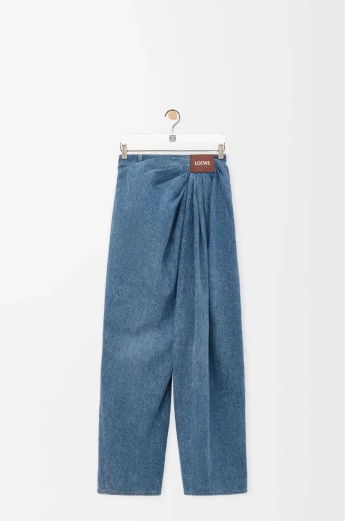 Jean drapé en denim bleu indigo