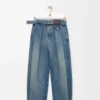 Jean en denim délavé Jean en denim délavé