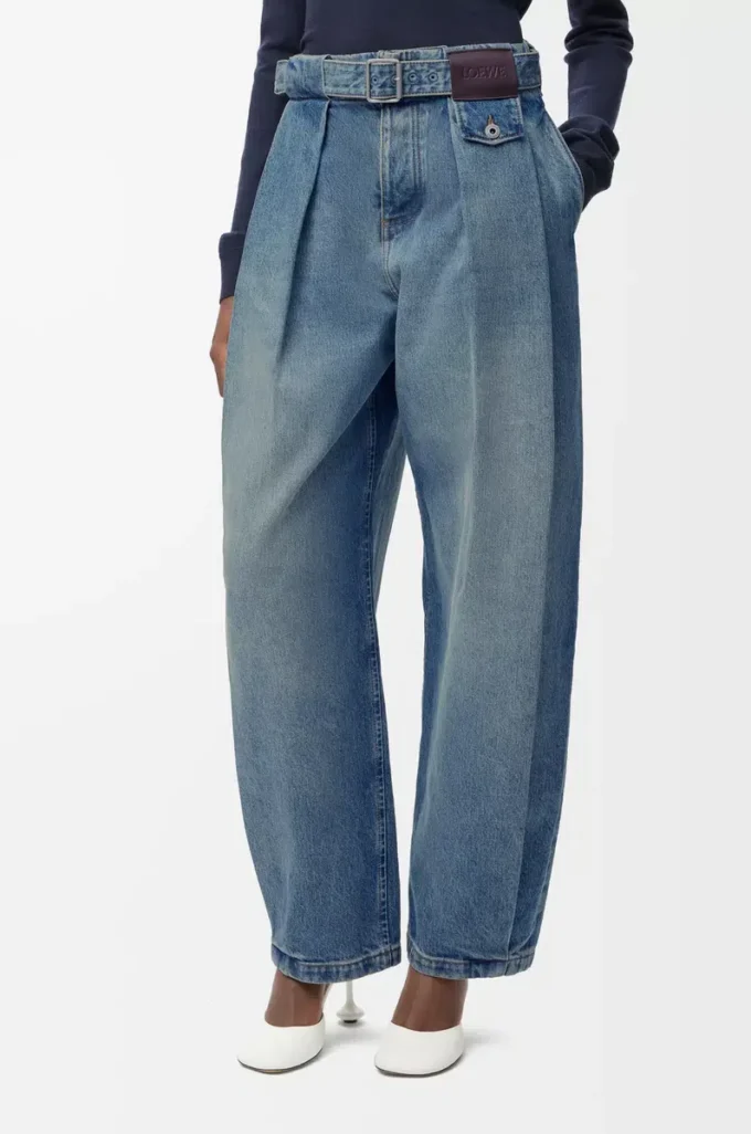 Jean en denim délavé Jean en denim délavé