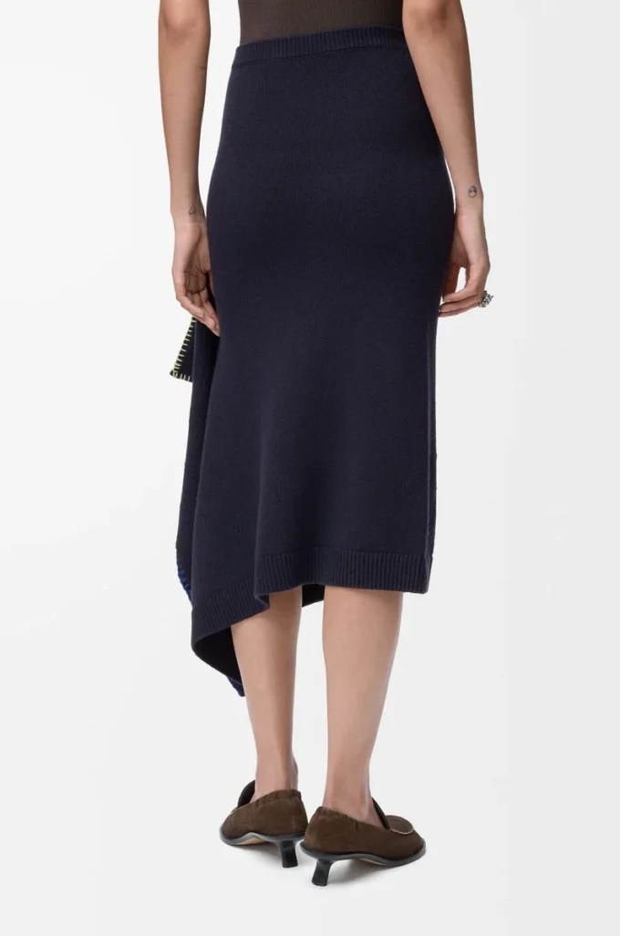 Jupe en laine bleu marine foncé Jupe en laine bleu marine foncé