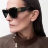 Lunettes de soleil œil-de-chat biseautées Noir