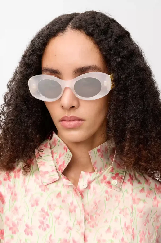 Lunettes de soleil ovales Maxi Anagram biseautées Blanc