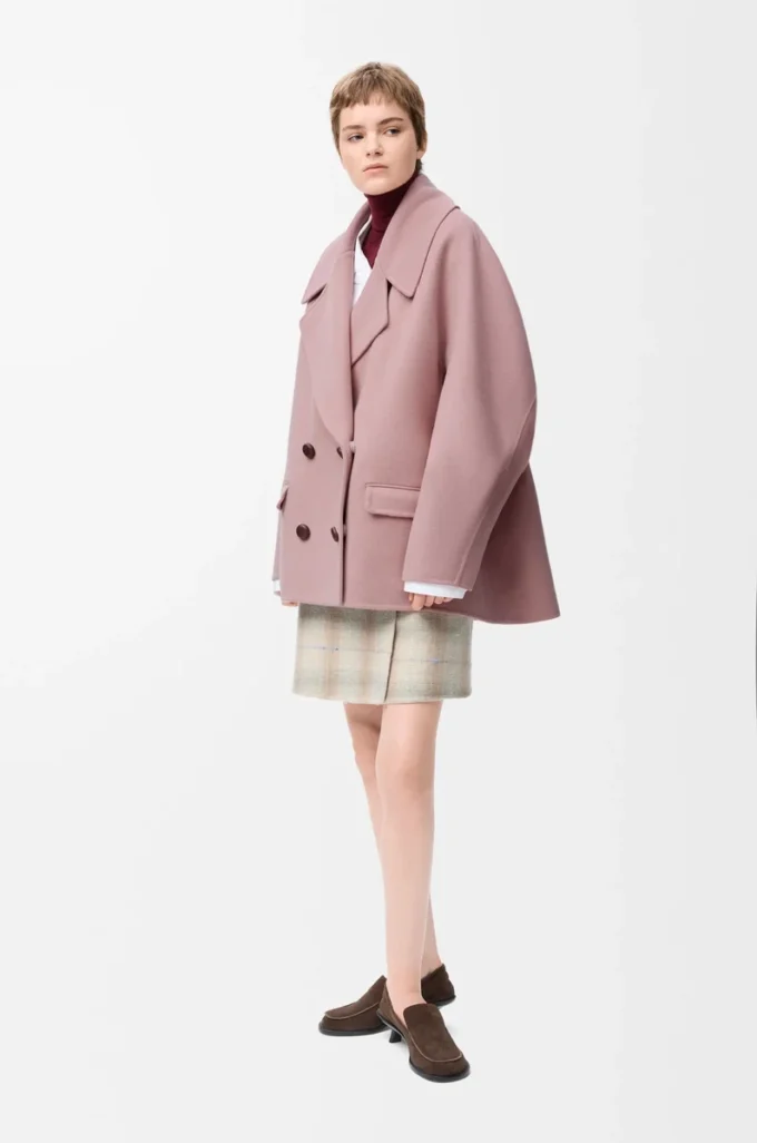 Manteau court en laine rose