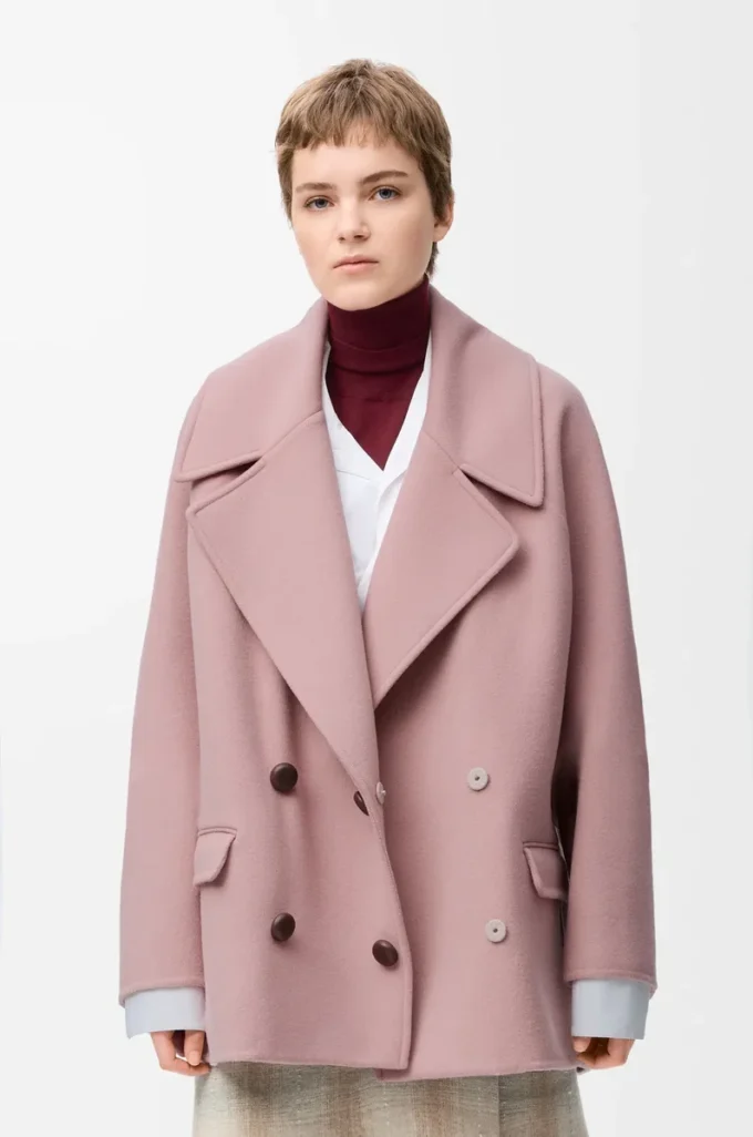 Manteau court en laine rose