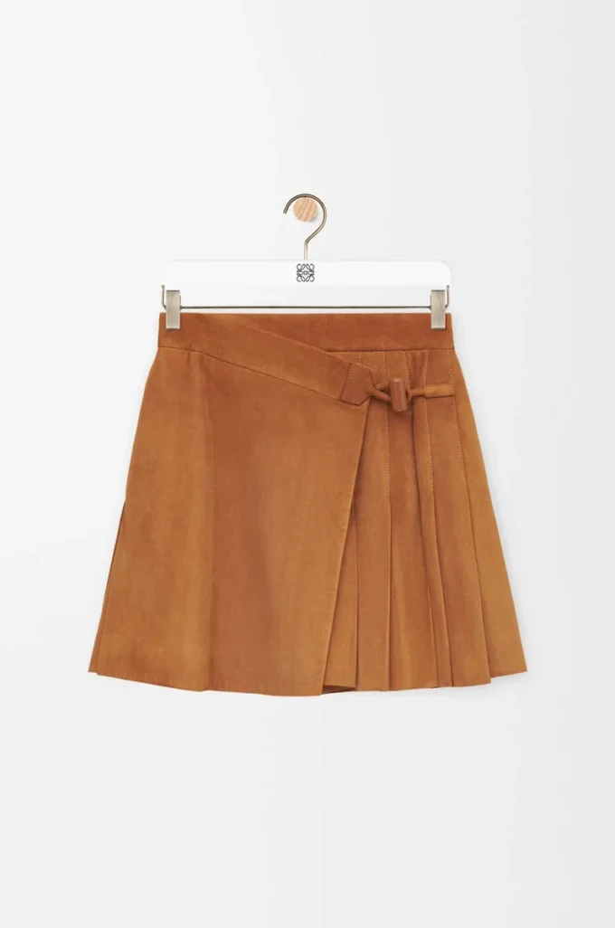 Mini-jupe plissée en cuir d&rsquo;agneau suédé couleur caramel