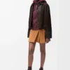 Mini-jupe plissée en cuir d&rsquo;agneau suédé couleur caramel