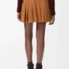 Mini-jupe plissée en cuir d&rsquo;agneau suédé couleur caramel