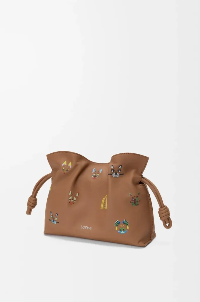 Mini pochette Flamenco Cats en cuir de veau nappa Moka