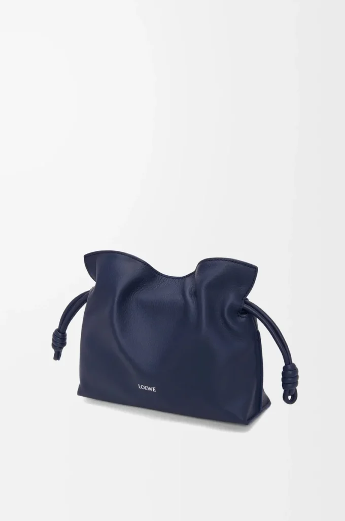 Mini pochette Flamenco en cuir de veau nappa bleu abysse
