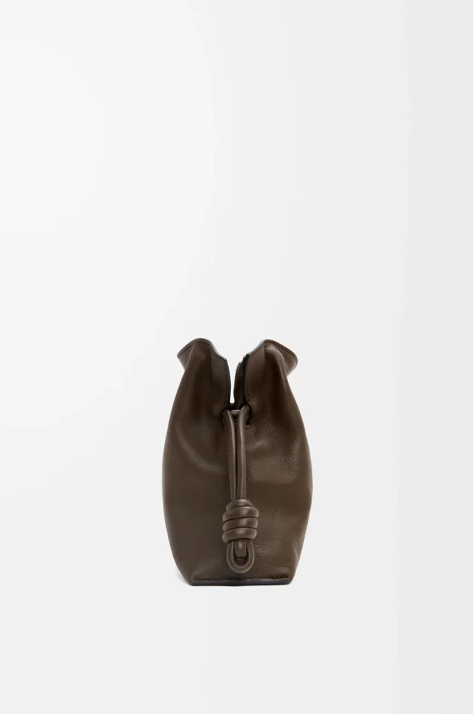 Mini pochette Flamenco en cuir de veau nappa Chocolate